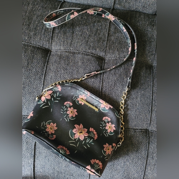 Steve Madden Handbags - Steve Madden Floral Crossbody